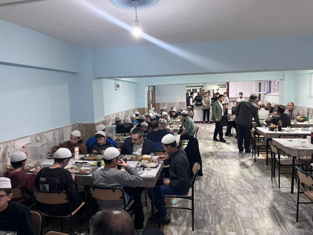 Afyonkarahisar Ihsaniye Bozhuyuk koyu koy iftari Ramazan iftari Ramazan Aricam Afyon koy haberleri Ramazan etkinligi Afyon haber 2