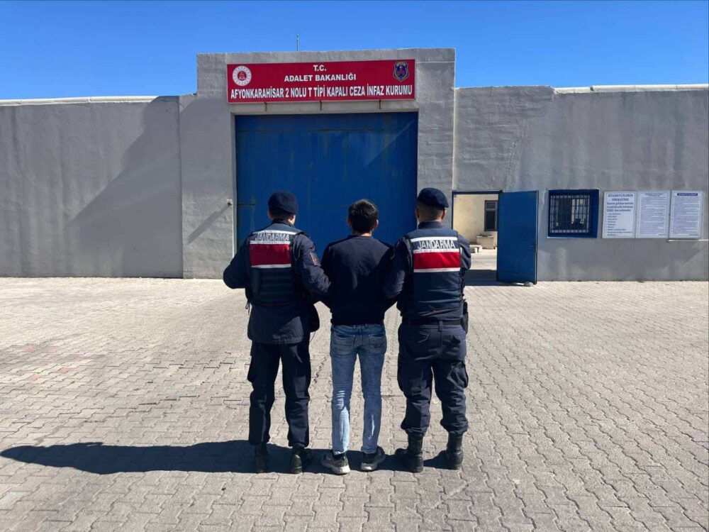 Afyonkarahisar’da hakkında kesinleşmiş hapis cezası bulunan bir şahıs, jandarma ekiplerinin