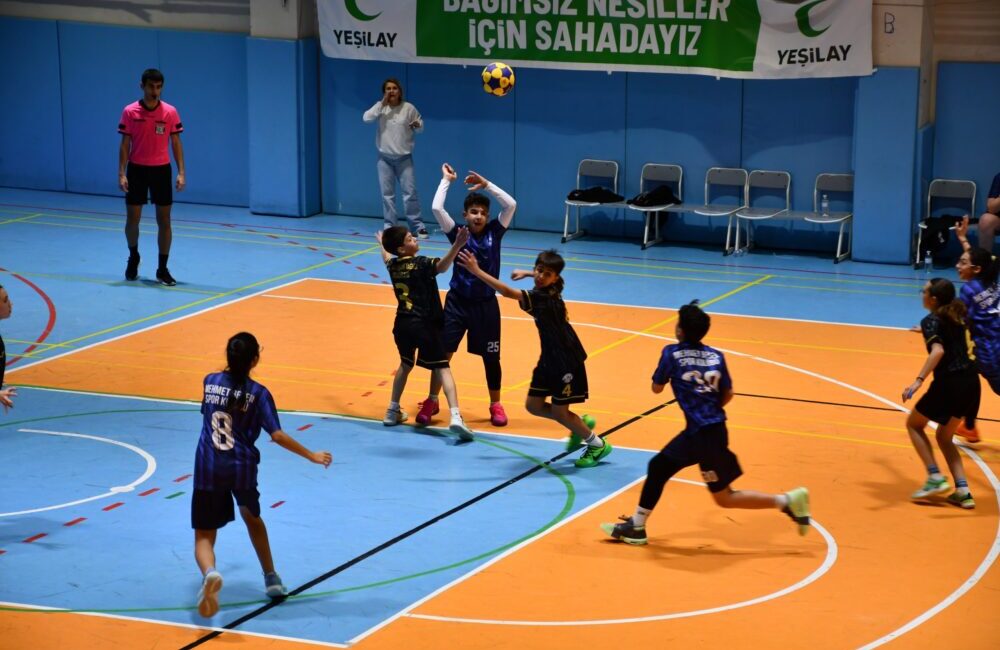 Afyonkarahisar’da Çiğiltepe Spor Salonu’nda düzenlenen Okul Sporları Korfbol Yıldızlar Grup