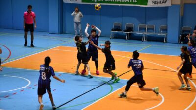 Afyonkarahisar’da Çiğiltepe Spor Salonu’nda düzenlenen Okul Sporları Korfbol Yıldızlar Grup