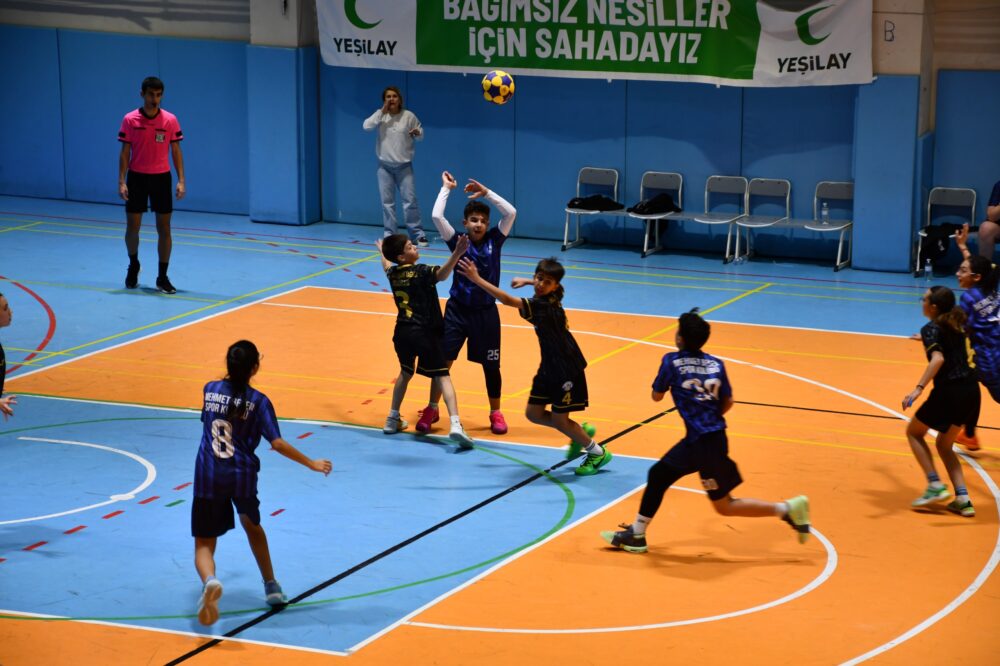 Afyonkarahisar’da Çiğiltepe Spor Salonu’nda düzenlenen Okul Sporları Korfbol Yıldızlar Grup