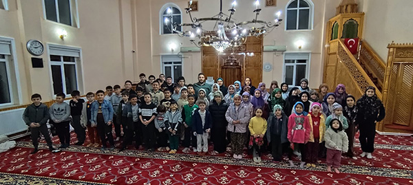 Cocuklar Teravihe Kosuyor 3