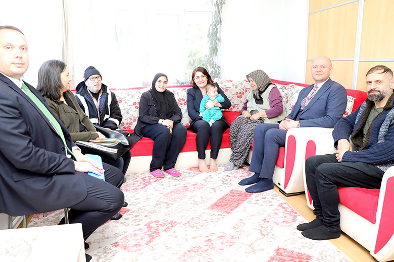 &nbsp; Afyonkarahisar’da Ailelere Yönelik Örnek Proje Afyonkarahisar’da doğum oranlarındaki düşüşe