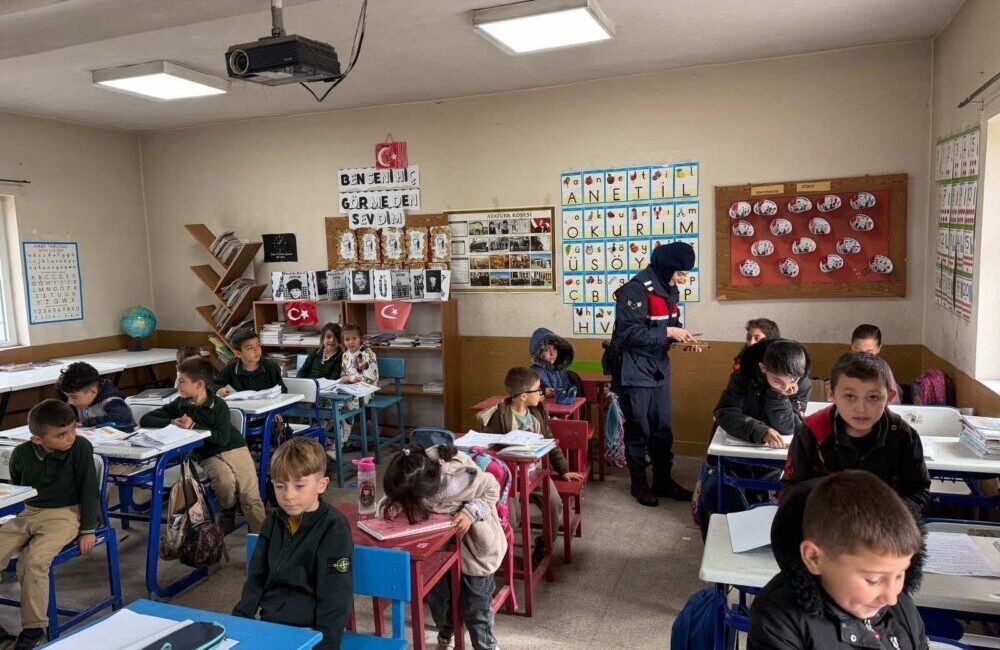 Afyon Emirdağ’da KADES Seferberliği: 124 Kişiye Eğitim, Öğrencilere Hediyeler 🎁
