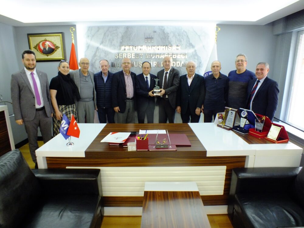 Afyonkarahisar Eğitim Vakfı, Muhasebe Haftası dolayısıyla SMMM Odası’nı ziyaret ederek,