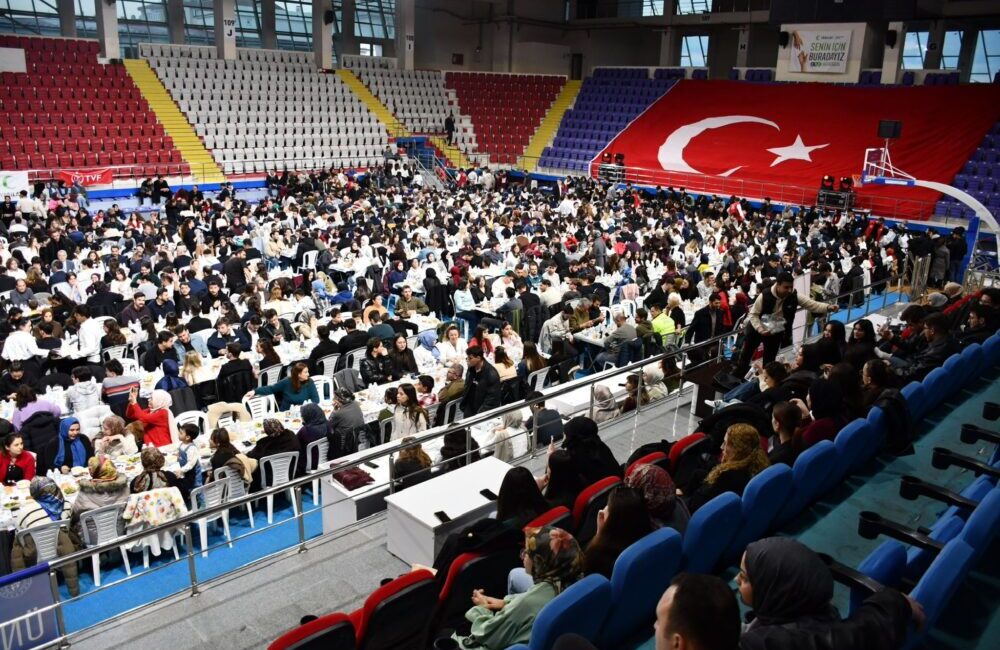 Afyonkarahisar’da düzenlenen Kampüs İftarları 2026 Programı, üniversite öğrencilerinin yoğun katılımıyla