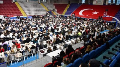 Afyonkarahisar’da düzenlenen Kampüs İftarları 2026 Programı, üniversite öğrencilerinin yoğun katılımıyla