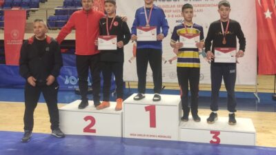 Afyonkarahisarlı sporcular, Niğde’de düzenlenen Okul Sporları Yıldız Erkekler Serbest Güreş