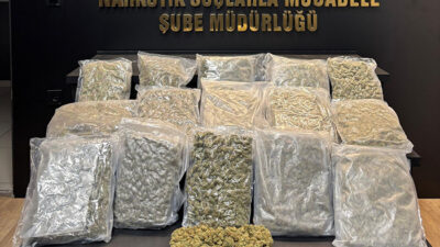 Afyonkarahisar’da polis ekiplerinin uygulama noktasında durdurduğu otomobilde 9 kilogram uyuşturucu