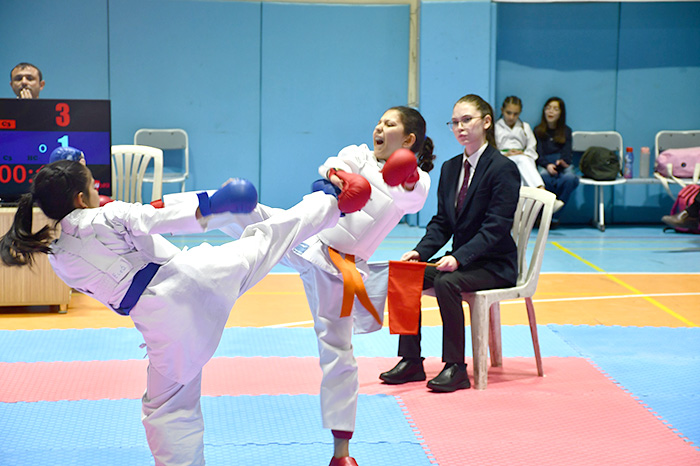 Afyonkarahisar’da 1–7 Mart Yeşilay Haftası kapsamında düzenlenen spor müsabakalarında yüzlerce