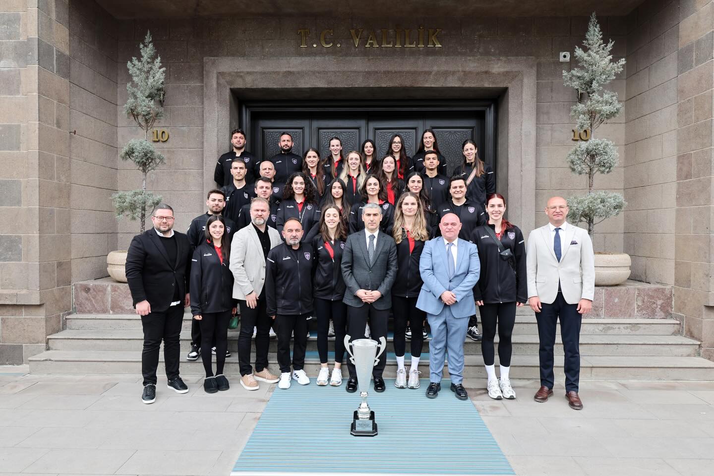 &nbsp; Afyon’un Gururu Şampiyon Takımdan Anlamlı Ziyaret Arabica Coffee House