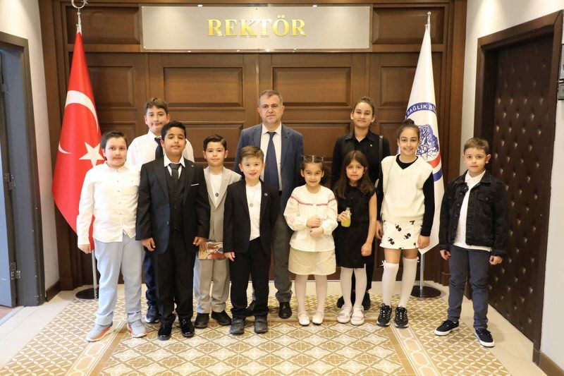 &nbsp; Minik Öğrencilerden AFSÜ’ye Anlamlı Ziyaret 23 Nisan Ulusal Egemenlik