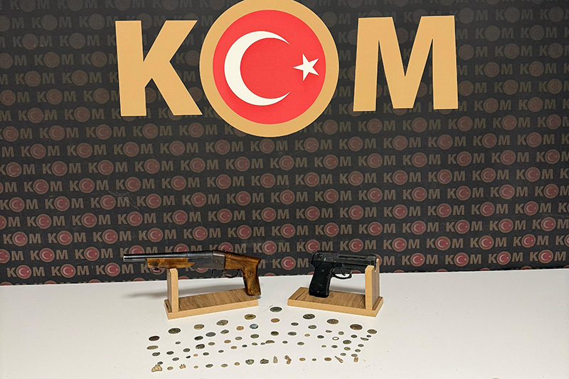 Afyonkarahisar İl Emniyet Müdürlüğü ekipleri, tarihi eser kaçakçılığı faaliyetlerinin önlenmesine