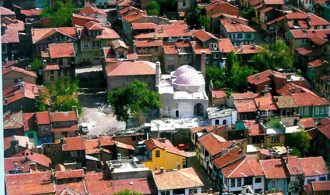 Tac-ı Ahmet Mahallesi, Hamam aralığı sokağında olup 50. pafta, 212.