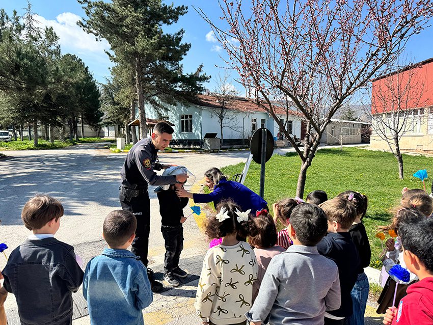 &nbsp;Afyonkarahisar'dan Güncel ve doğru haberler için tıklayın &nbsp; Polis Haftası’nda