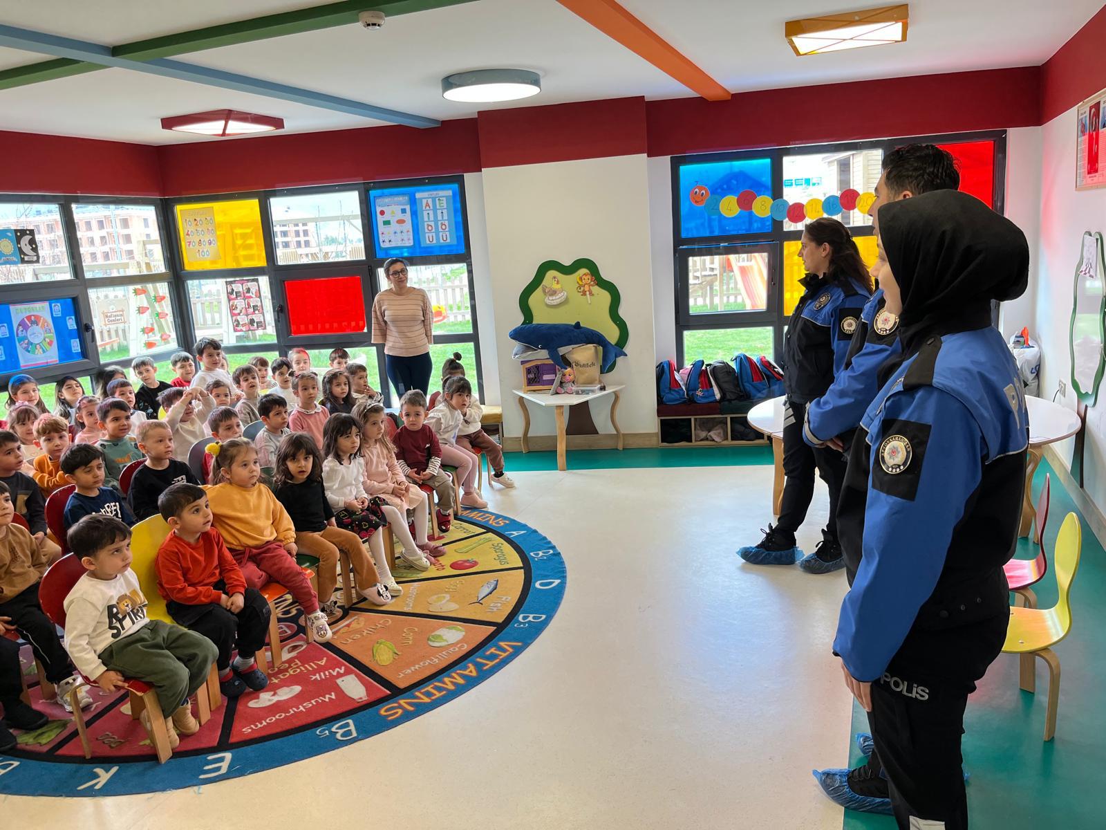&nbsp; Minik Öğrencilere Polislik Mesleği Anlatıldı Türk Polis Teşkilatının 181.