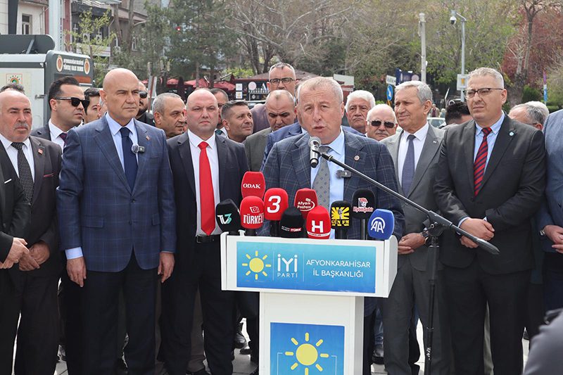 &nbsp; Zafer Meydanı’nda Dikkat Çeken Açıklama Hakan Şeref Olgun, Afyonkarahisar’da