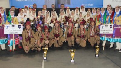 Konya’da düzenlenen grup yarışmalarında başarılı sonuçlar alan Afyonkarahisarlı halk oyunları
