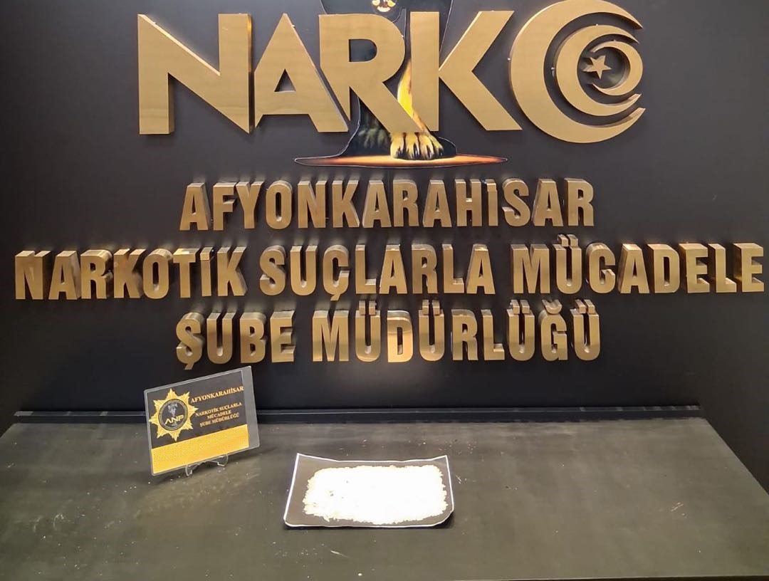 &nbsp; Afyonkarahisar Emniyet Müdürlüğü ekiplerince gerçekleştirilen uygulamada durdurulan bir otomobilde