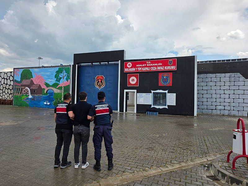 Afyonkarahisar’ın Çay ilçesinde jandarma ekiplerince yürütülen çalışmalar sonucunda, FETÖ/PDY silahlı