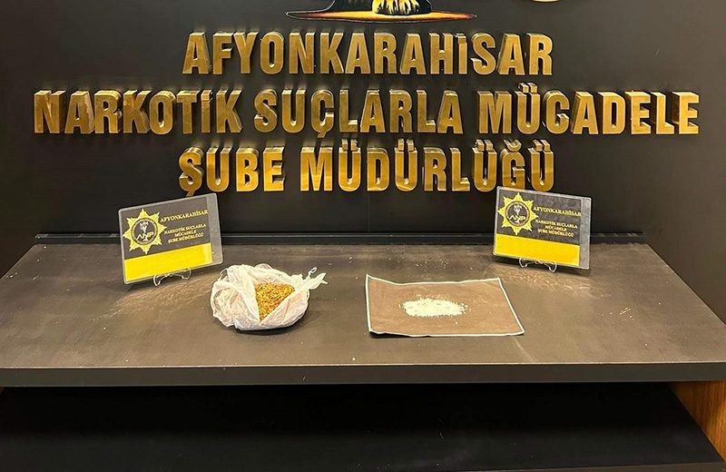Afyonkarahisar İl Emniyet Müdürlüğü ekipleri tarafından sokak satıcılarına yönelik gerçekleştirilen