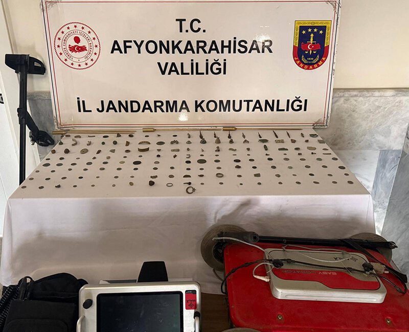 Afyonkarahisar İl Jandarma Komutanlığı ekiplerince, Salar beldesinde tarihi eser kaçakçılığına