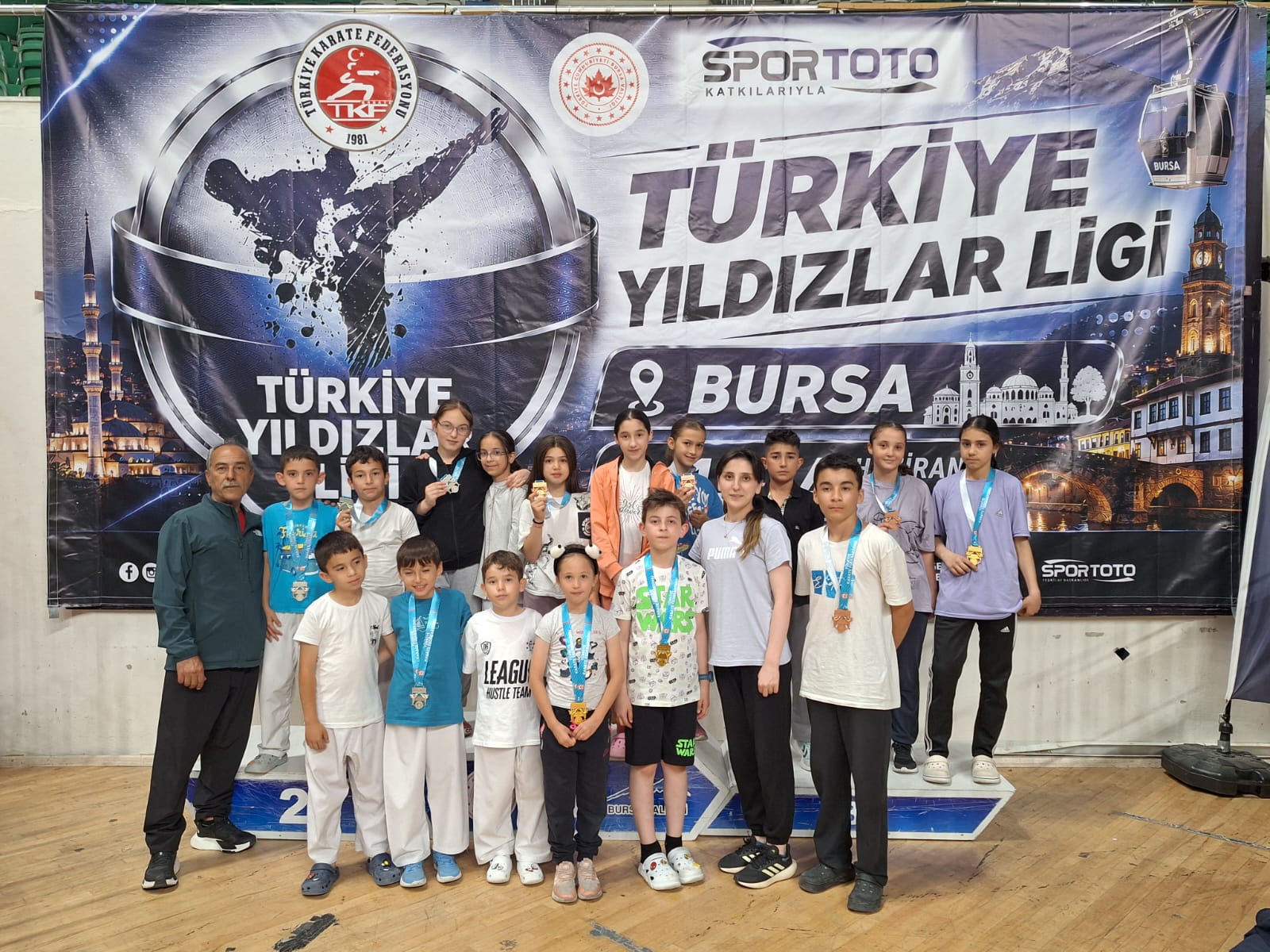 Bursa’da düzenlenen Türkiye Yıldızlar Ligi Karate Müsabakaları’nda mücadele eden Afyonkarahisarlı