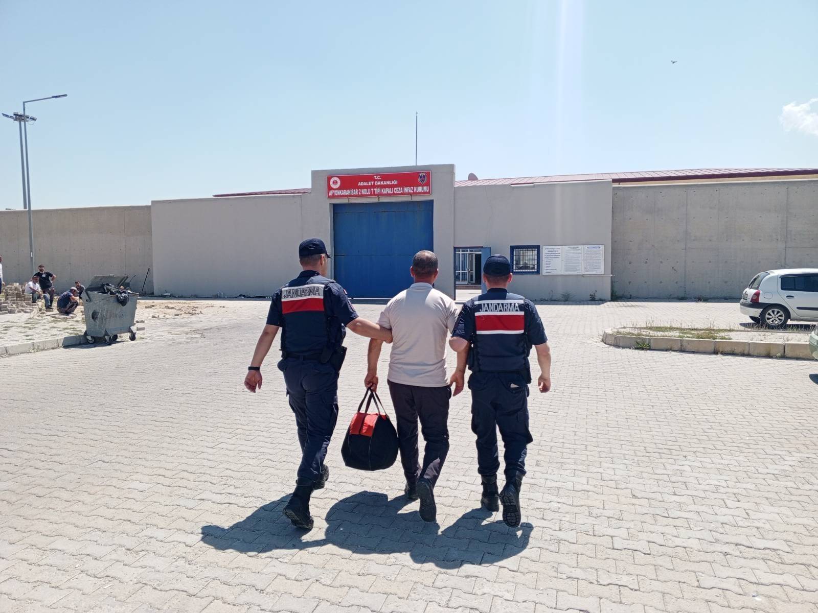 Afyonkarahisar İl Jandarma Komutanlığı ekipleri tarafından yürütülen çalışmalar kapsamında, haklarında