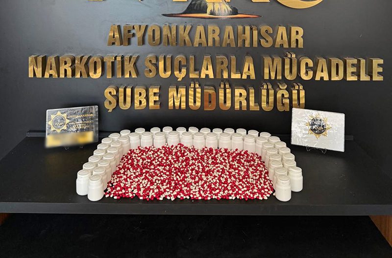 Afyonkarahisar Emniyet Müdürlüğü ekiplerince gerçekleştirilen uyuşturucu operasyonlarında binlerce sentetik ecza