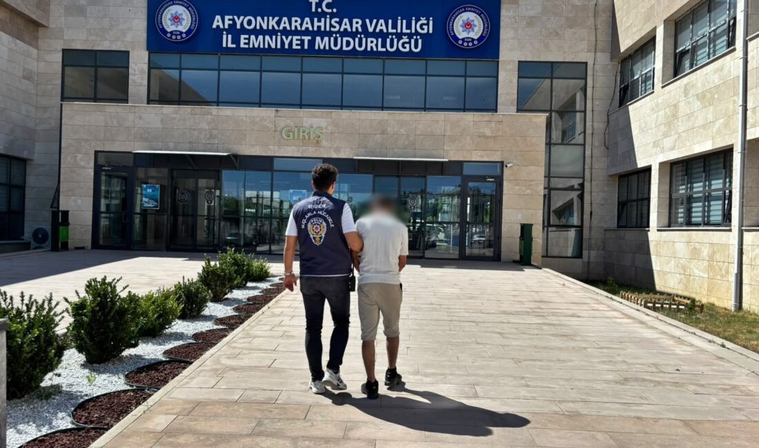 4 Yıl Hapis Cezası Bulunan Dolandırıcılık Hükümlüsü Afyonkarahisar’da Yakalandı Bilişim Dolandırıcılığından Aranan Hükümlü Yakalanarak Cezaevine Gönderildi