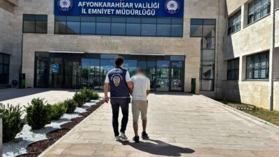 4 Yıl Hapis Cezası Bulunan Dolandırıcılık Hükümlüsü Afyonkarahisar’da Yakalandı Bilişim Dolandırıcılığından Aranan Hükümlü Yakalanarak Cezaevine Gönderildi