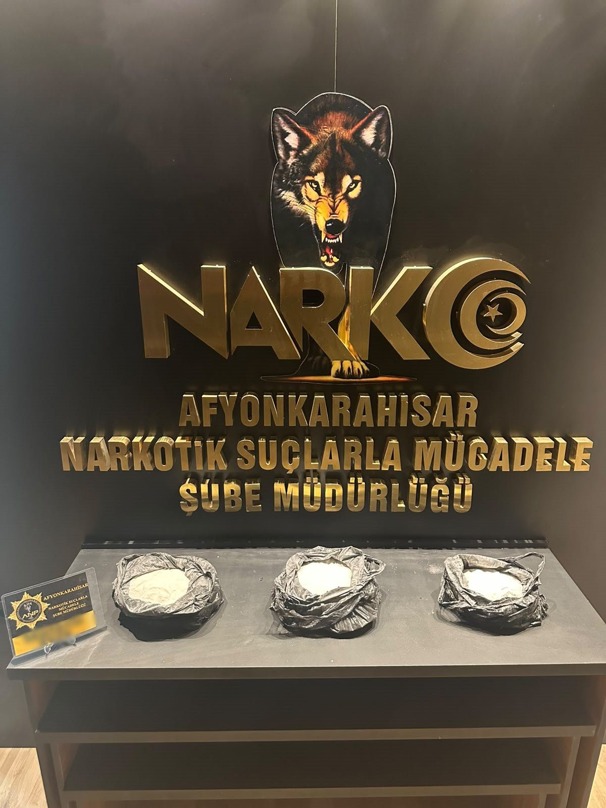 Afyonkarahisar'da 5 Kilogram Sentetik Ecza Ham Maddesi Ele Geçirildi