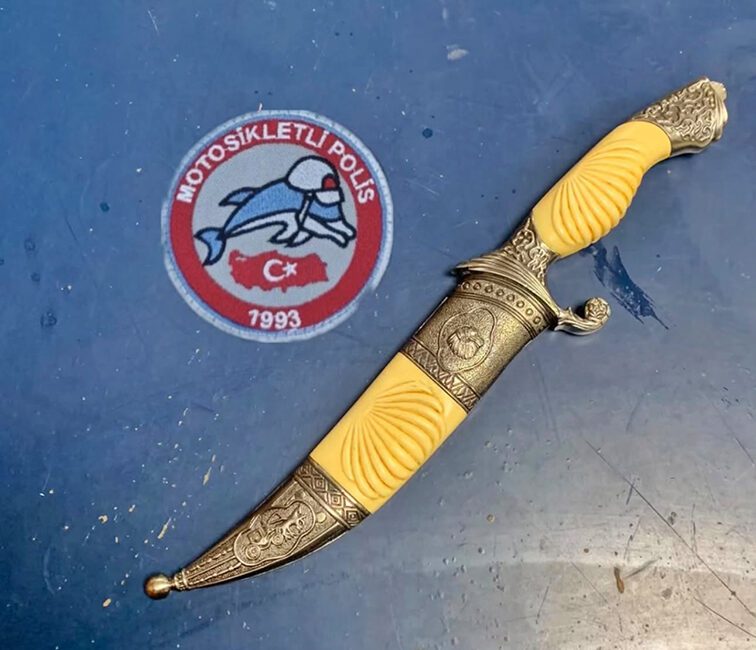 Afyonkarahisar’da Bir Haftalık Asayiş Bilançosu: 10 Aranan Şahıs Yakalandı Afyonkarahisar İl Emniyet Müdürlüğü ekiplerince 17-24 Ağustos 2026 tarihleri arasında