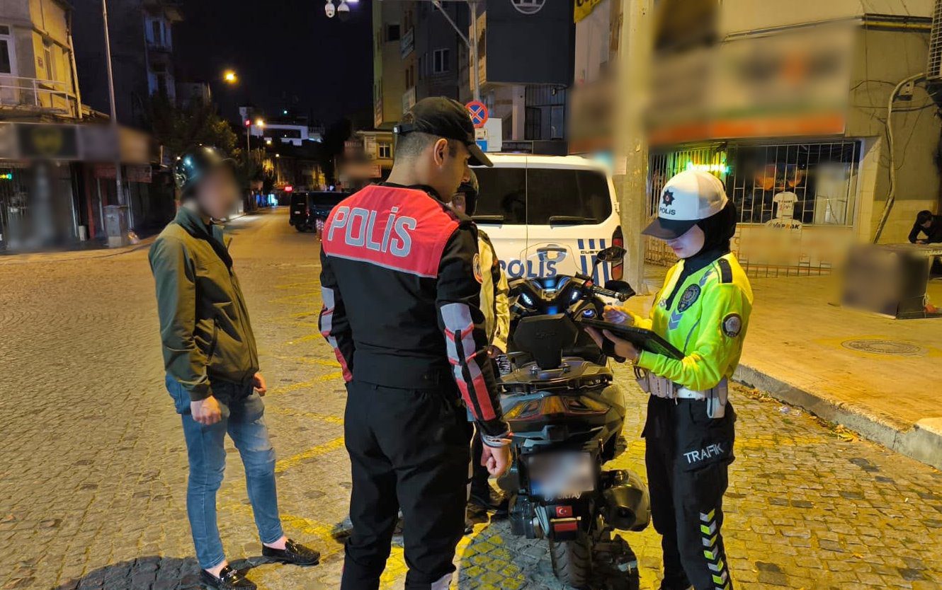 Afyonkarahisar’da trafik güvenliğinin sağlanması amacıyla gerçekleştirilen denetimlerde 295 araç ve