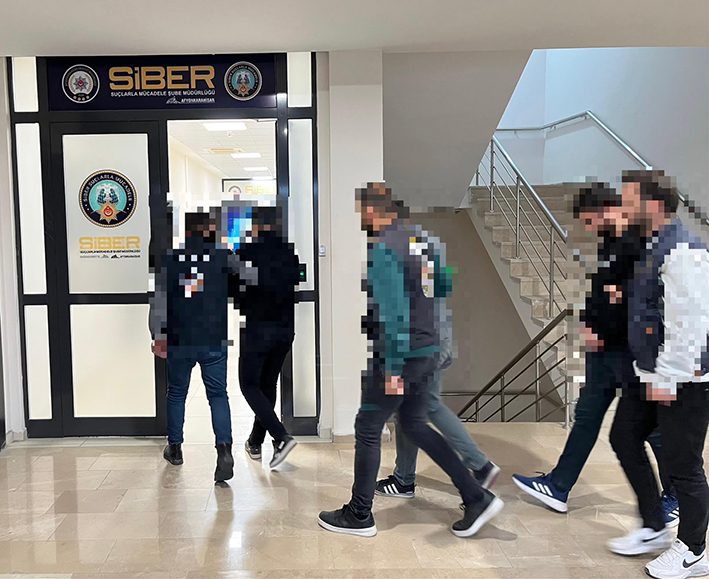 Sosyal Medyadaki Hisse Senedi Reklamıyla 3 Milyon 760 Bin Liralık Dolandırıcılık Afyonkarahisar’da sosyal medya platformlarında yayımlanan “Hisse Senedi” alım reklamı üzerinden