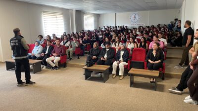 Afyonkarahisar İl Emniyet Müdürlüğü ekipleri, Afyon Kocatepe Üniversitesinde (AKÜ) öğrenim