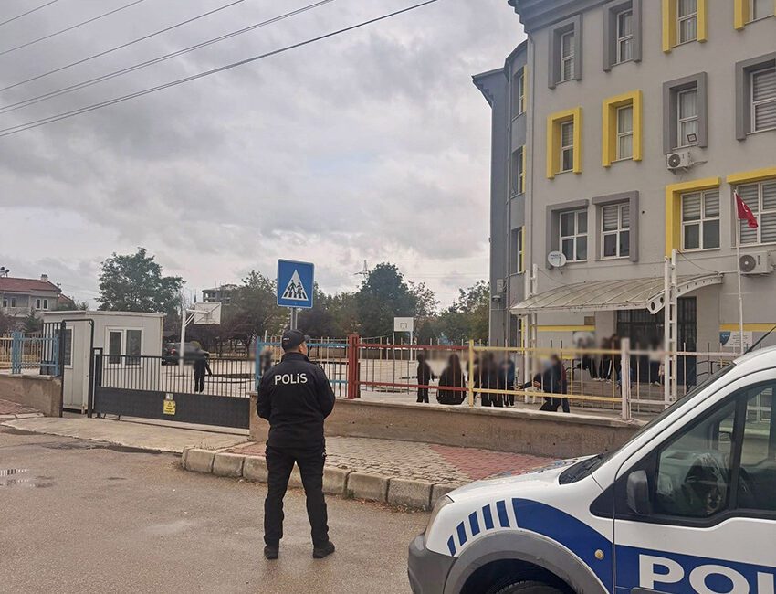 Afyonkarahisar İl Emniyet Müdürlüğü ekiplerince, eğitim ve öğretim ortamının huzur