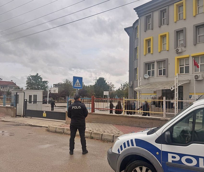 Afyonkarahisar İl Emniyet Müdürlüğü ekiplerince, eğitim ve öğretim ortamının huzur