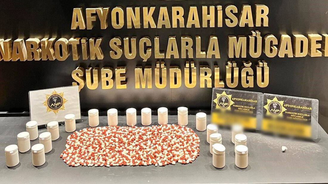 Afyonkarahisar’da Uyuşturucu Operasyonu: 1040 Sentetik Ecza Ele Geçirildi