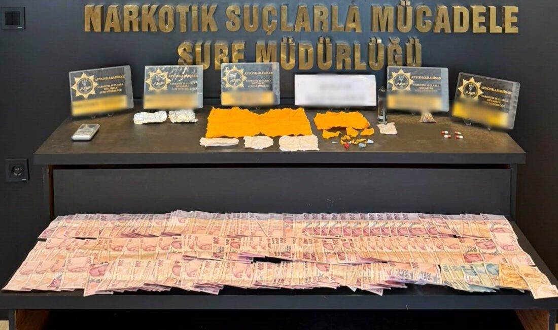 Afyonkarahisar Emniyet Müdürlüğü ekiplerince sokak satıcılarına yönelik yürütülen çalışmalar kapsamında