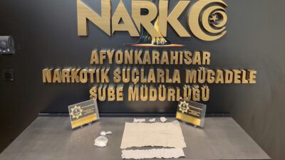Bursa’dan Afyonkarahisar’a Uyuşturucu Sevkiyatı! İscehisar’da 2 Şüpheli Tutuklandı Bursa’dan Afyonkarahisar’a uyuşturucu sevkiyatı bilgisi üzerine İscehisar’da durdurulan otomobilden 1.568