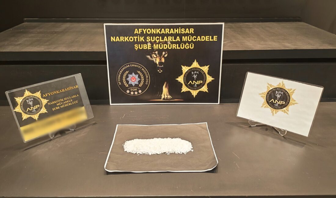 Afyon’da Uygulama Noktasında Uyuşturucu Ele Geçirildi Afyonkarahisar’da Kütahya yolu uygulama noktasında durdurulan otomobilde 44 gram uyuşturucu
