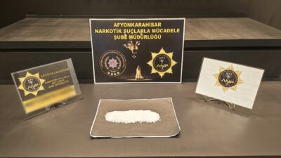 Afyon’da Uygulama Noktasında Uyuşturucu Ele Geçirildi Afyonkarahisar’da Kütahya yolu uygulama noktasında durdurulan otomobilde 44 gram uyuşturucu