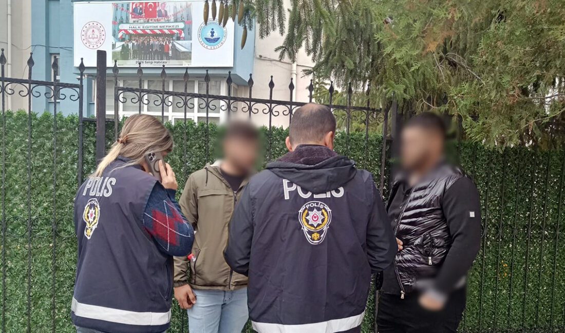 Afyonkarahisar Emniyet Müdürlüğü ekipleri, eğitim ve öğretim ortamının huzur ve