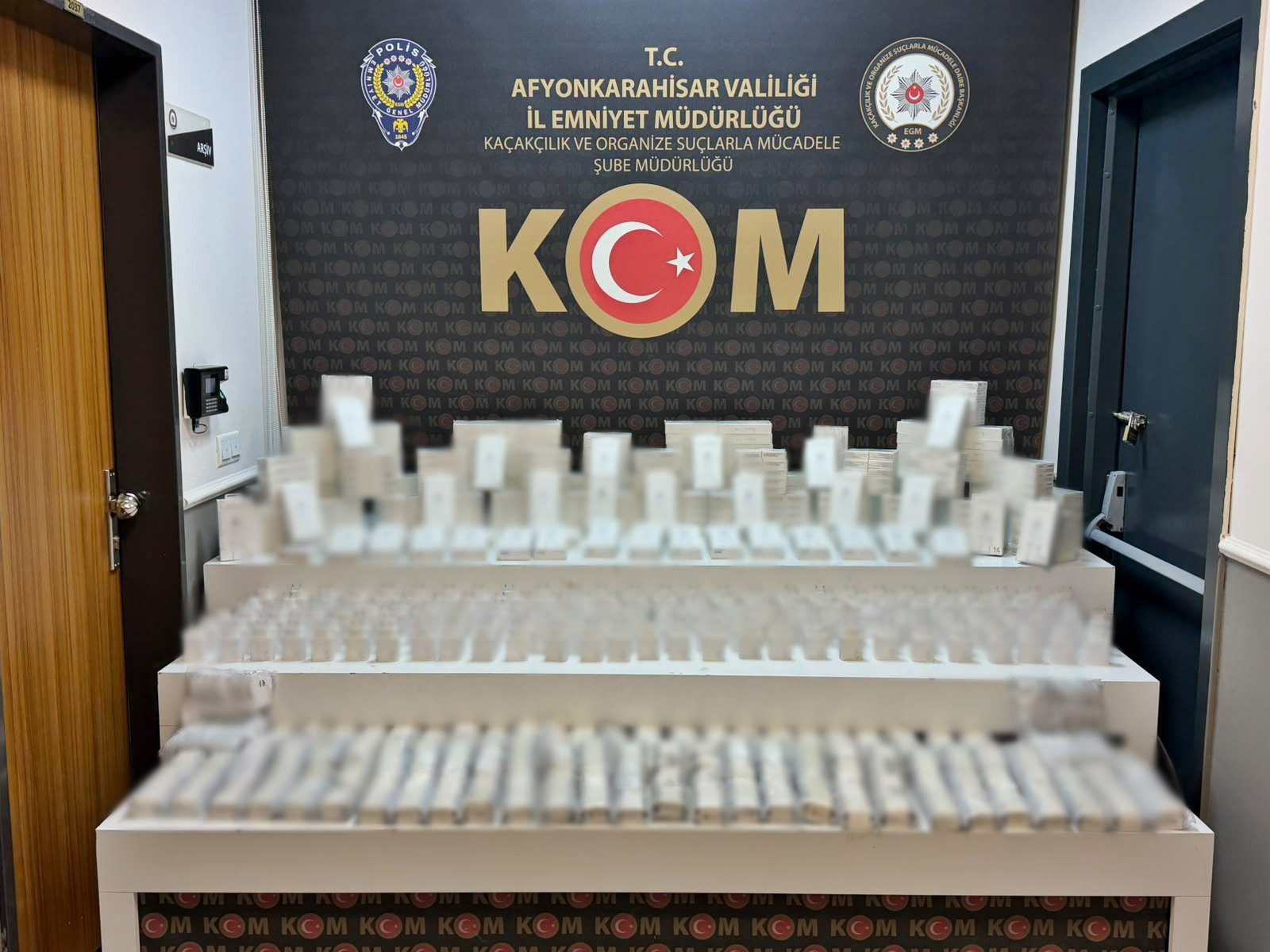 Afyonkarahisar’ın Bolvadin ilçesinde şüphe üzerine durdurulan bir araçta yapılan aramada