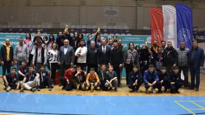 Afyonkarahisar’da gerçekleştirilen Okul Sporları Dart Yıldızlar Müsabakaları, Kocatepe Spor Kompleksi’nde