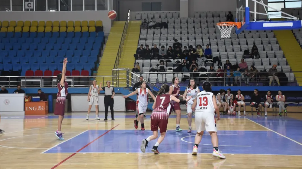 Afyonkarahisar’da gerçekleştirilen Basketbol U-16
