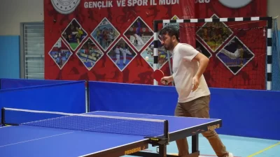 Çiğiltepe Spor Salonu’nda gerçekleşen Kamu Spor Oyunları İl Birinciliği masa