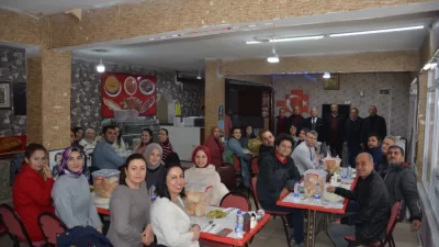 Öğretmenlerin gününü kutlayan Başkan Kayer,  “Bilgi ve tecrübeleriyle hayatımızı şekillendiren,