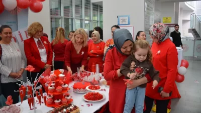 Afyonkarahisar Devlet Hastanesi’nde 1-7 Ekim “Dünya Emzirme Haftası” nedeniyle anne